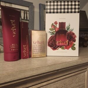 Avon Velvet Perfume travel Sz and Lotion Set in Burgundy and Gold. NWT,